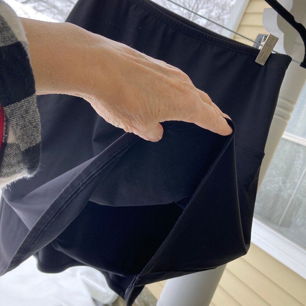 Lands’ End Pull-up Black Skort - Picture 4 of 11